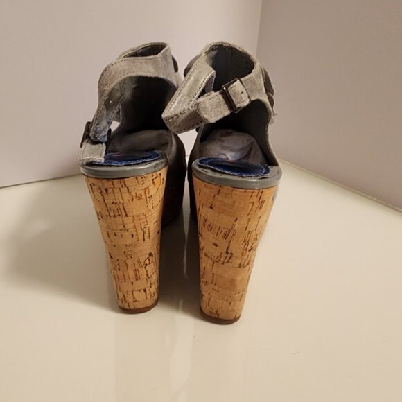 Lui Chung Grey Suede Floral Wedge Sandals - Picture 7 of 8